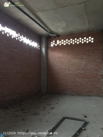 SE ALQUILA LOCAL COMERCIAL EN ZONA LAKUA. SARVIVIENDA. - ALAVA