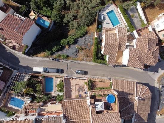  LISTO PARA CONSTRUIR -  Casa o bloque en el Centro del pueblo - GRANADA 