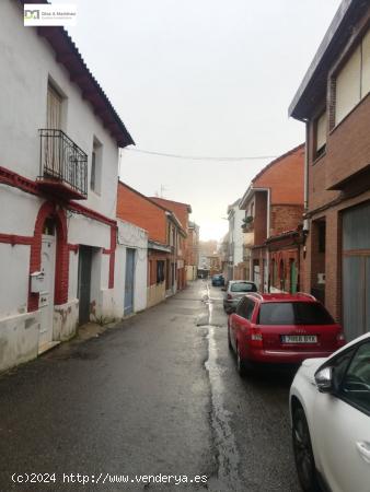 CASA PARA REHABILITAR PROXIMA A LA IGLESIA DE LAS VENTAS - LEON