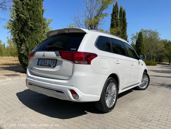 Mitsubishi Outlander Kaiteki+ Auto 4WD 2.4 PHEV 224cv. *IVA deducible* *107.000 km* *Año 2020* *Nac