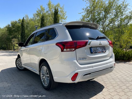 Mitsubishi Outlander Kaiteki+ Auto 4WD 2.4 PHEV 224cv. *IVA deducible* *107.000 km* *Año 2020* *Nac