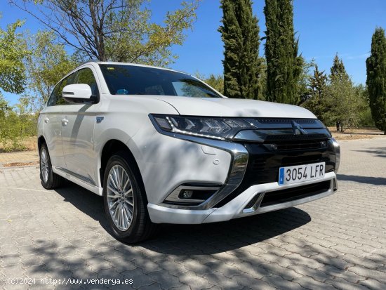 Mitsubishi Outlander Kaiteki+ Auto 4WD 2.4 PHEV 224cv. *IVA deducible* *107.000 km* *Año 2020* *Nac