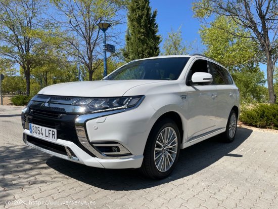 Mitsubishi Outlander Kaiteki+ Auto 4WD 2.4 PHEV 224cv. *IVA deducible* *107.000 km* *Año 2020* *Nac