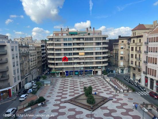 Se alquila despacho en la Plaza Alfonso de Tortosa - TARRAGONA