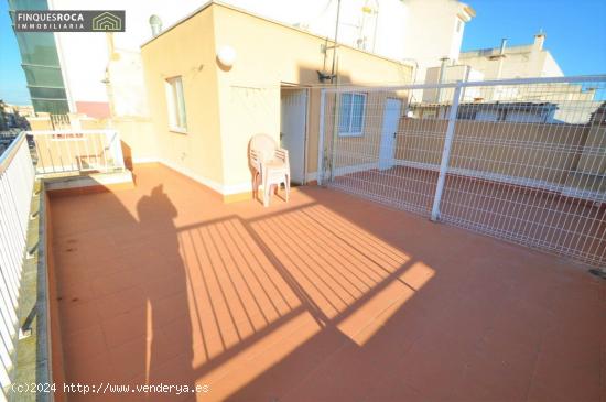 Centrico Apartamento de 2 Dormitorios Dobles, Baño, y Terraza de 18 m2 - TARRAGONA