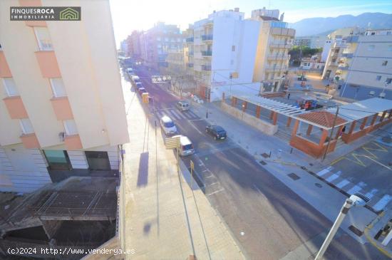 Centrico Apartamento de 2 Dormitorios Dobles, Baño, y Terraza de 18 m2 - TARRAGONA