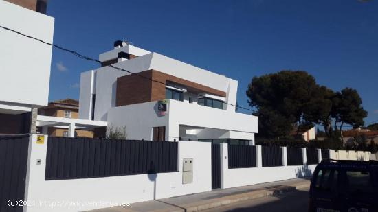 UN CHALET DE ENSUEÑO EN BENIDORM-NUEVA CONSTRUCCION - ALICANTE