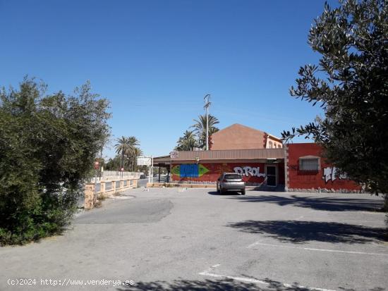 Restaurante en venta primera línea de carretera, diáfano de 500 m2 en Elche - ALICANTE