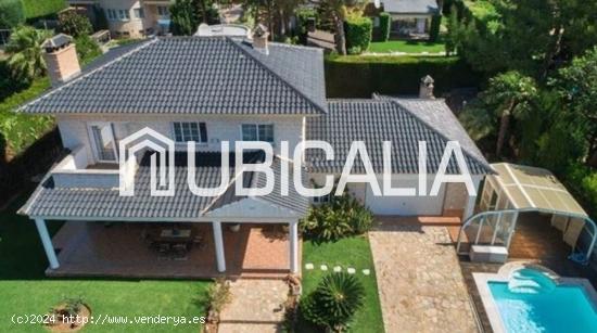 PRECIOSA VILLA DE LUJO  EN ALFINACH/MONASTERIOS.PARCELA DE 950 m2. PISCINA PRIVADA.GARAJES PRIVADOS 