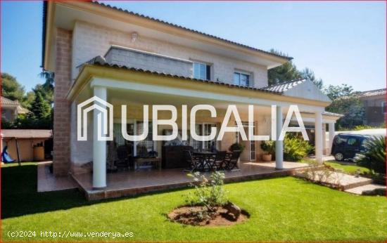 PRECIOSA VILLA DE LUJO  EN ALFINACH/MONASTERIOS.PARCELA DE 950 m2. PISCINA PRIVADA.GARAJES PRIVADOS 