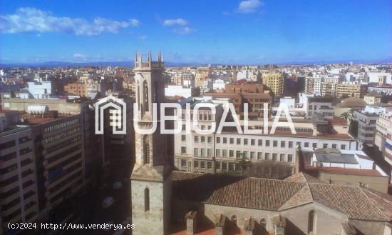 UBICALIA VENDE VIVIENDA CON PANORÁMICAS VISTAS.197 m2 BALCÓN/TERRAZA 22 m2. ZONA CENTRO/SAN FRANCE