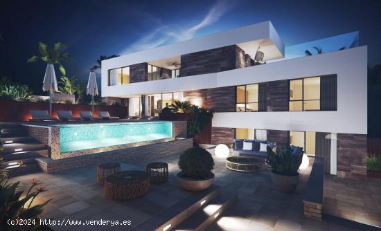 VILLA DE NUEVA CONSTRUCCIÓN EN PRIMERA LÍNEA DE MAR - MURCIA