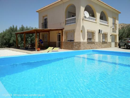  CASA CON TERRENO MAS DE 4400 m2. PISCINA PRIVADA. VISTAS PAISAJE. - ALMERIA 