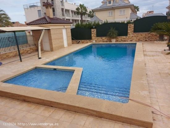 Villa en la prestigiosa Urbanización La Veleta de Torrevieja - ALICANTE