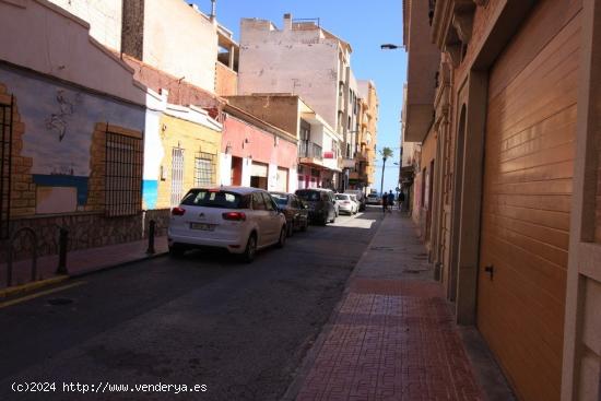 Magnífico piso de 3 dormitorios y garaje en el Paseo Marítimo - ALICANTE