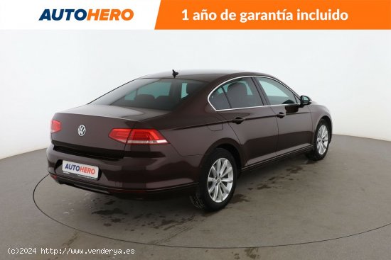 Volkswagen Passat 2.0 TDI Advance BlueMotion - 