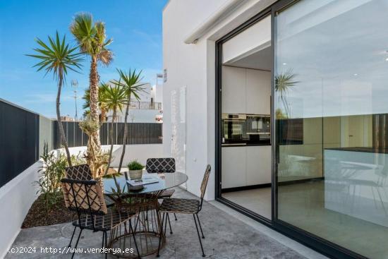 Villa de Lujo con vistas al mar y piscina propia en Mar de Cristal - MURCIA