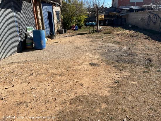 Parcela con terreno, casa y almacenes - ALBACETE