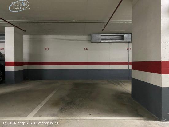 PLAZA PARA COCHE GRANDE EN AVENIDA CAN MARCET - BARCELONA