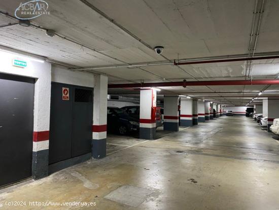 PLAZA PARA COCHE GRANDE EN AVENIDA CAN MARCET - BARCELONA