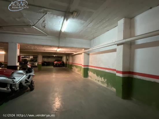 PLAZA DE PÁRQUING PARA COCHE MEDIANO - BARCELONA