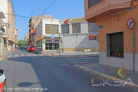 Casa céntrica en venta, amplia y con patio - CASTELLON