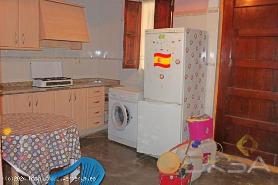 Casa céntrica en venta, amplia y con patio - CASTELLON