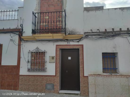 CASA UNIFAMILIAR CON AZOTEA  EN CALLE LA FUENTEZUELA EN VILLAMARTIN - ALICANTE