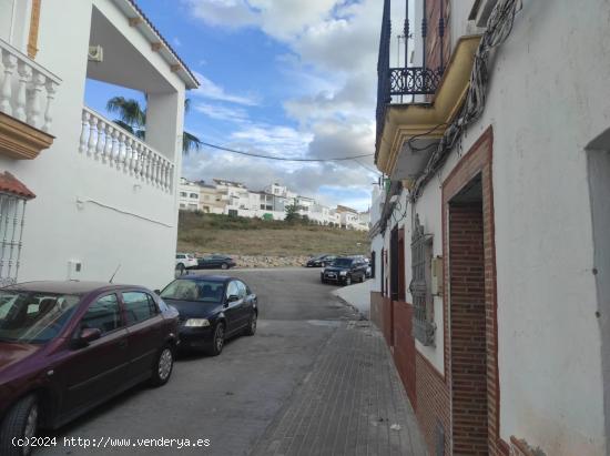 CASA UNIFAMILIAR CON AZOTEA  EN CALLE LA FUENTEZUELA EN VILLAMARTIN - ALICANTE