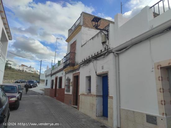 CASA UNIFAMILIAR CON AZOTEA  EN CALLE LA FUENTEZUELA EN VILLAMARTIN - ALICANTE