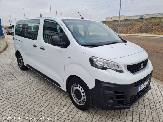 Peugeot Expert Combi Talla M BlueHDI120CV 9PLAZAS - BADAJOZ