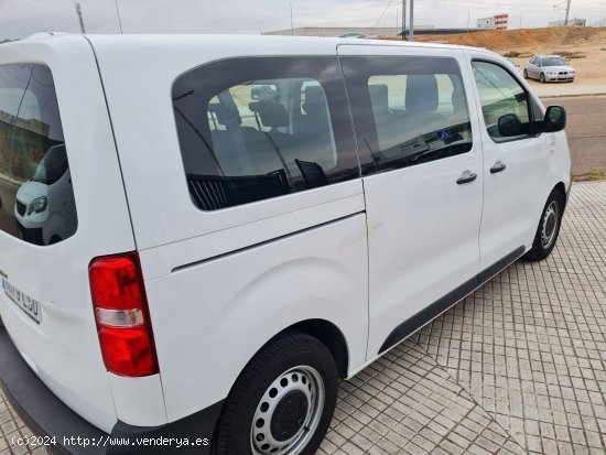 Peugeot Expert Combi Talla M BlueHDI120CV 9PLAZAS - BADAJOZ