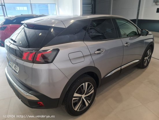 Peugeot 3008 Allure 130CV EAT8 96kw - BADAJOZ