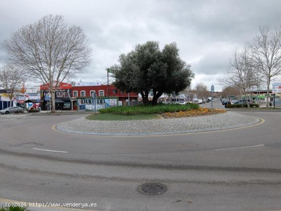 NAVE CON OFICINAS, VESTUARIO Y BAÑOS EN EL POLIGONO P-29 DE VILLALBA - MADRID