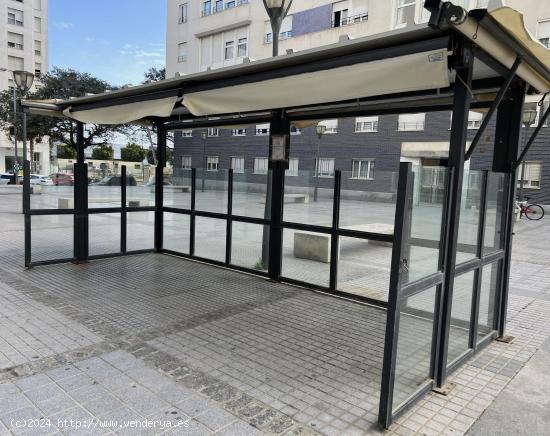 EN VENTA LOCAL COMERCIAL CON TERRAZA EN CADIZ - CADIZ