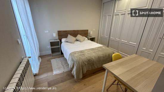 Alquiler de habitaciones en apartamento de 6 dormitorios en Centro - MADRID