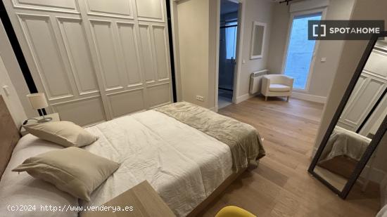 Alquiler de habitaciones en apartamento de 6 dormitorios en Centro - MADRID