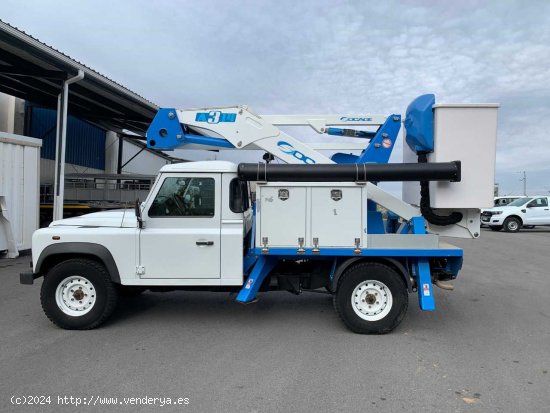 Land-Rover Defender 130 TD4 CESTA ELEVADORA - VILLANUEVA DE CORDOBA