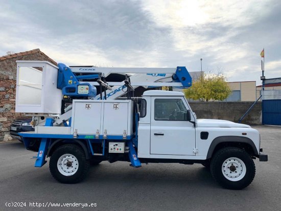 Land-Rover Defender 130 TD4 CESTA ELEVADORA - VILLANUEVA DE CORDOBA