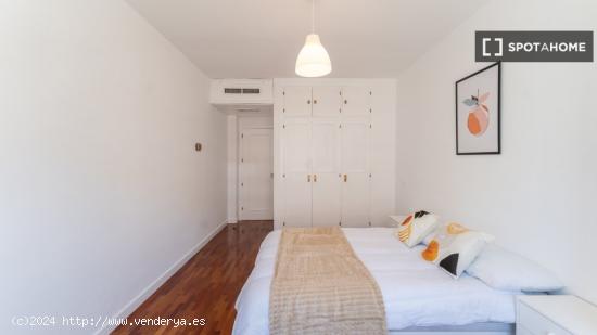 Se alquila habitación en piso 7 dormitorios en Tetuán, Madrid - MADRID