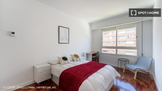 Se alquila habitación en piso 7 dormitorios en Tetuán, Madrid - MADRID