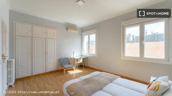 Habitaciones en alquiler en el apartamento de 5 dormitorios en Moncloa - MADRID