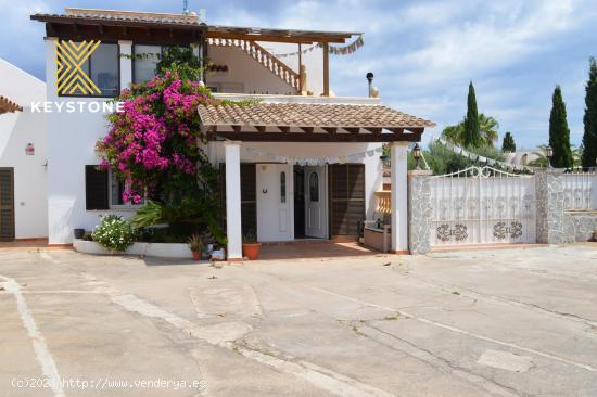 Gran  chalet adosado,  estilo ibicenc - BALEARES