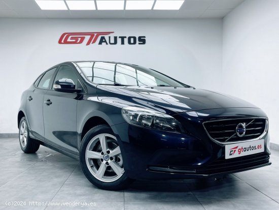 Volvo V40 2.0 D2 Kinetic 120cv - Málaga