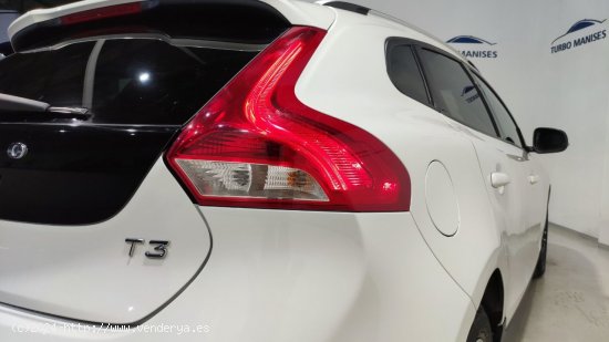 Volvo V40 Cross Country 2.0 T3 Plus - QUART DE POBLET