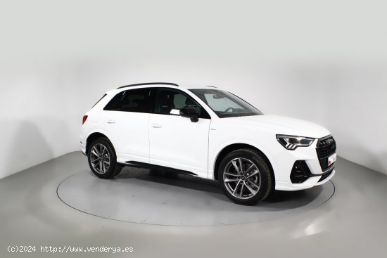 Audi Q3 AUDI Q3 45 TFSIe S line S-tronic - 