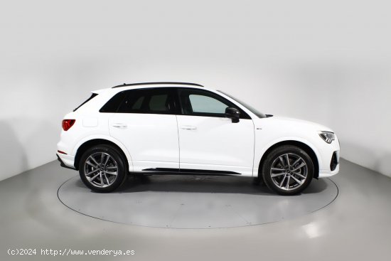 Audi Q3 AUDI Q3 45 TFSIe S line S-tronic - 