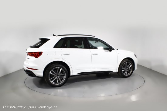 Audi Q3 AUDI Q3 45 TFSIe S line S-tronic - 