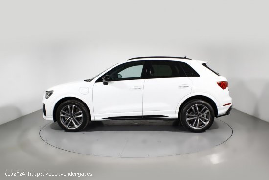 Audi Q3 AUDI Q3 45 TFSIe S line S-tronic - 