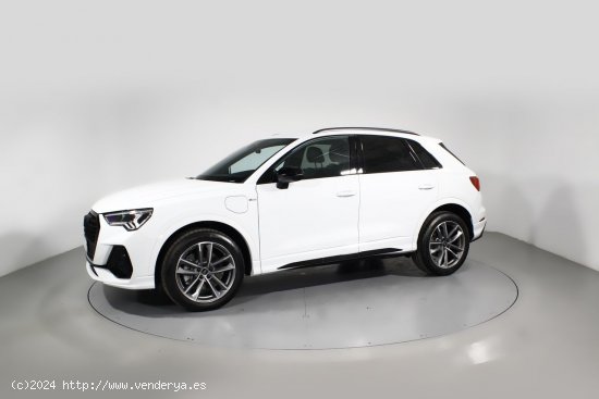 Audi Q3 AUDI Q3 45 TFSIe S line S-tronic - 